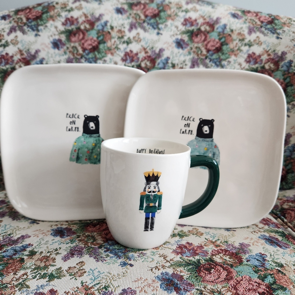 NWOT RAE DUNN ARTISAN COLLECTION Peace on Earth plate set and Happy Holiday Mug.